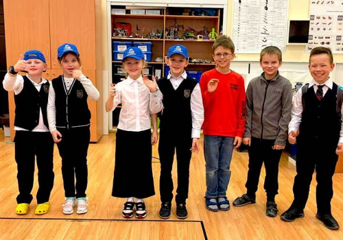 Роботы в Октябрьском районе - Дом детского творчества | Кружки и секции для детей в Екатеринбурге | Куйбышева 111 | Большакова 15