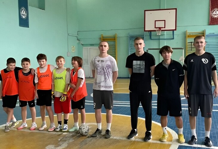 Юные футболисты и будущие педагоги провели совместные игры по мини-футболу - Дом детского творчества | Кружки и секции для детей в Екатеринбурге | Куйбышева 111 | Большакова 15