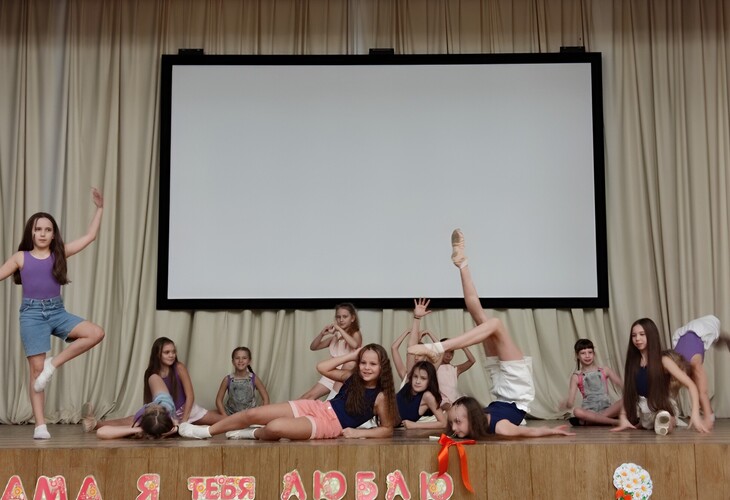  Танец о самом дорогом: дети подарили мамам незабываемый вечер   - Дом детского творчества | Кружки и секции для детей в Екатеринбурге | Куйбышева 111 | Большакова 15